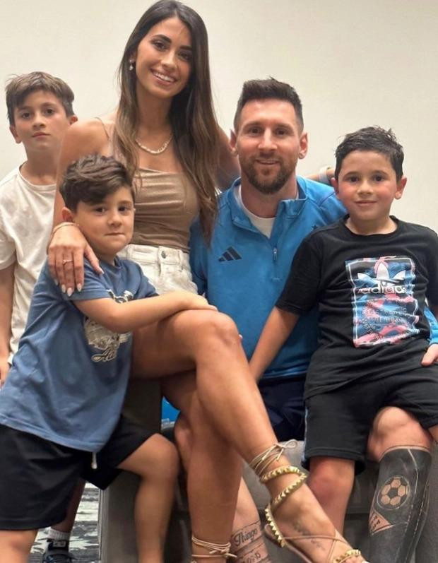 Lionel Messi tận hưởng thời gian cùng gia đình ở Qatar sau chiến thắng của Argentina trước Australia. Ảnh: IG. Lionel Messi tận hưởng thời gian cùng gia đình ở Qatar sau chiến thắng của Argentina trước Australia. Ảnh: IG.