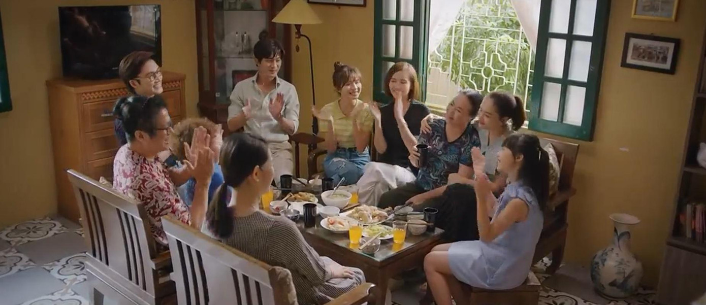 Khoảnh khắc bình dị nhưng vô cùng ấm áp, hạnh phúc của gia đình bà Nga