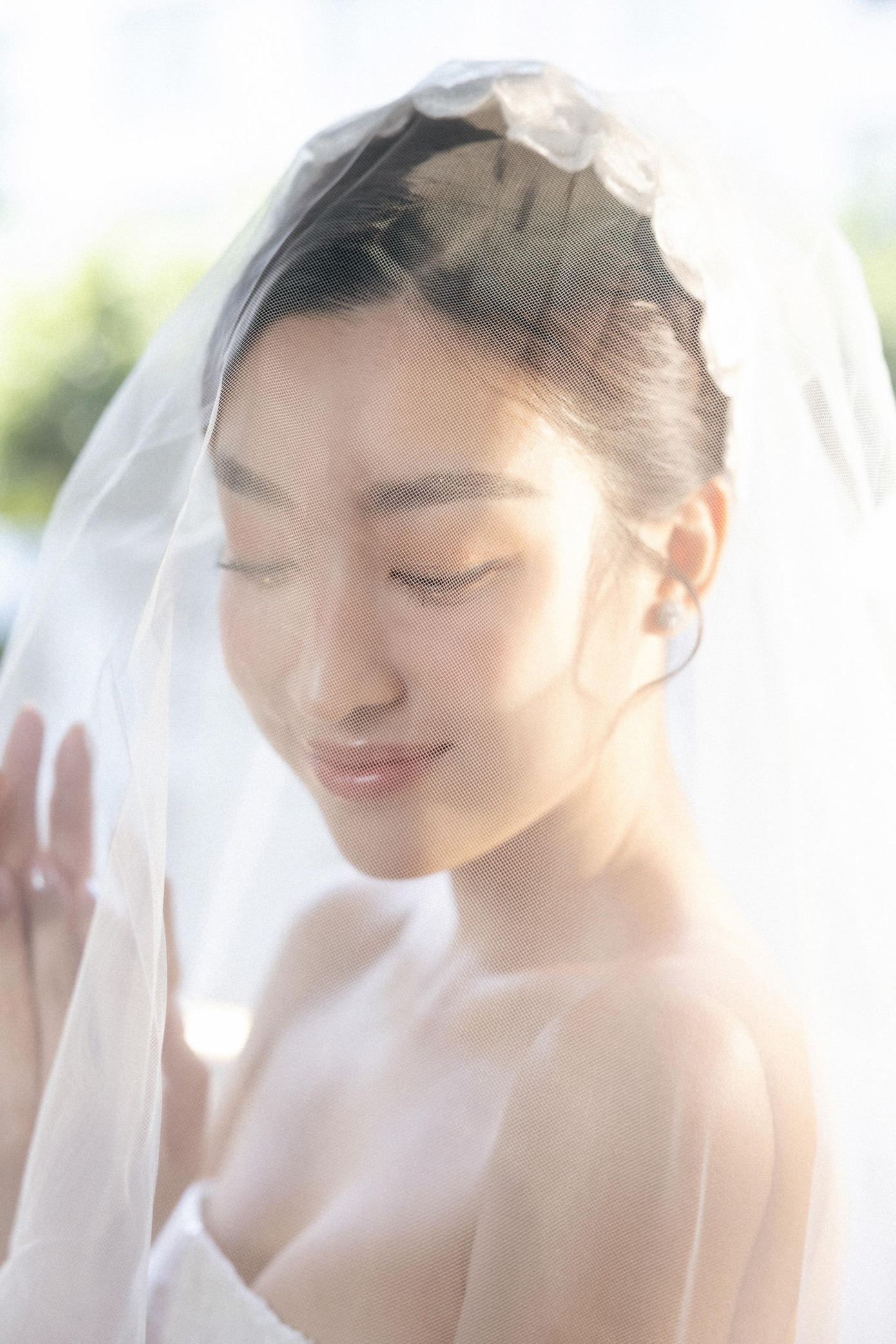 Người đẹp chia sẻ cô không theo chồng bỏ cuộc chơi, trái lại được chồng và gia đình chồng ủng hộ, đặt niềm tin khi cô hoạt động showbiz. “Tuy nhiên, tôi nghĩ rằng khi mình đã có gia đình, mái ấm riêng thì việc hoạt động showbiz cũng phải cân nhắc. Tôi phải lựa chọn xem hoạt động nào phù hợp với bản thân ở thời điểm hiện tại rồi đưa ra quyết định”, Đỗ Mỹ Linh chia sẻ. Người đẹp chia sẻ cô không theo chồng bỏ cuộc chơi, trái lại được chồng và gia đình chồng ủng hộ, đặt niềm tin khi cô hoạt động showbiz. “Tuy nhiên, tôi nghĩ rằng khi mình đã có gia đình, mái ấm riêng thì việc hoạt động showbiz cũng phải cân nhắc. Tôi phải lựa chọn xem hoạt động nào phù hợp với bản thân ở thời điểm hiện tại rồi đưa ra quyết định”, Đỗ Mỹ Linh chia sẻ.