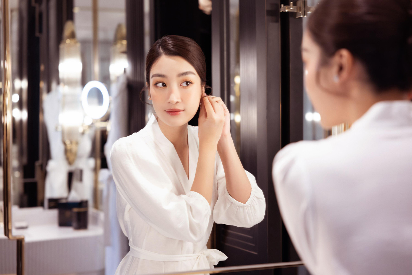 Hoa hậu Đỗ Mỹ Linh chuẩn bị cho hôn lễ tối 23/10 tại Hà Nội. Hoa hậu Đỗ Mỹ Linh chuẩn bị cho hôn lễ tối 23/10 tại Hà Nội.