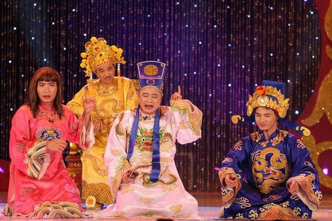 Xuân Bắc cũng từng chia sẻ, nếu khán giả thấy anh và Công Lý là cặp bài trùng trong Táo Quân thì với Tự Long, anh kết hợp ăn ý trên mọi mặt trận.