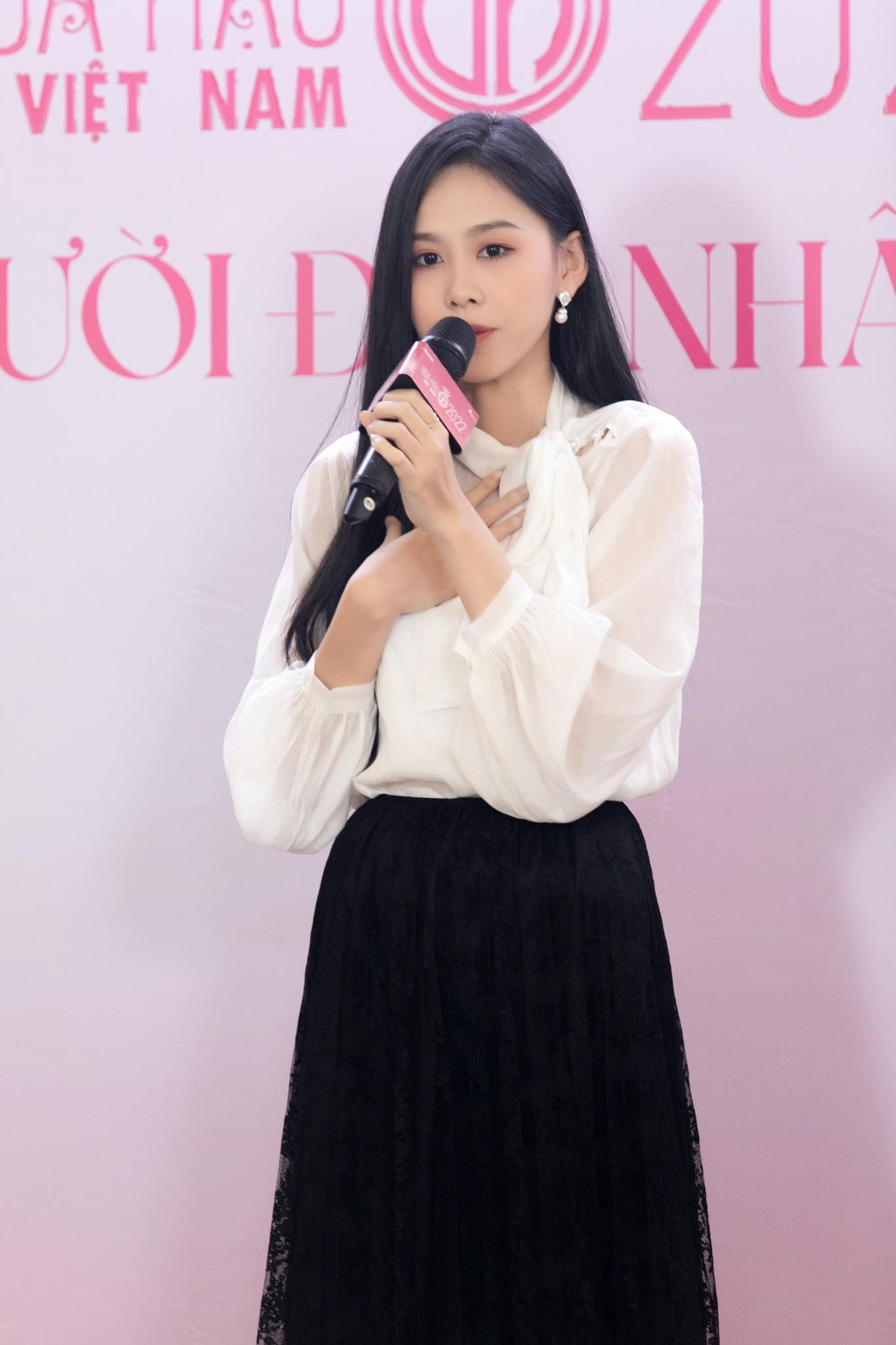 Các thí sinh trình bày dự án của mình trong tập 1 Người đẹp Nhân ái.