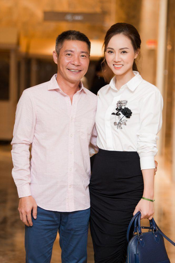 Bà xã Công Lý có mặt tại họp báo giới thiệu bộ phim Hương vị tình thân để ủng hộ Công Lý có vai diễn mới. Trong phim, NSND Công Lý vào vai Tuấn, bố nuôi của Nam (Phương Oanh). Dù chỉ xuất hiện 8 tập đầu nhưng vai diễn của anh vẫn để lại nhiều ấn tượng với khán giả với nhiều phân đoạn xúc động.