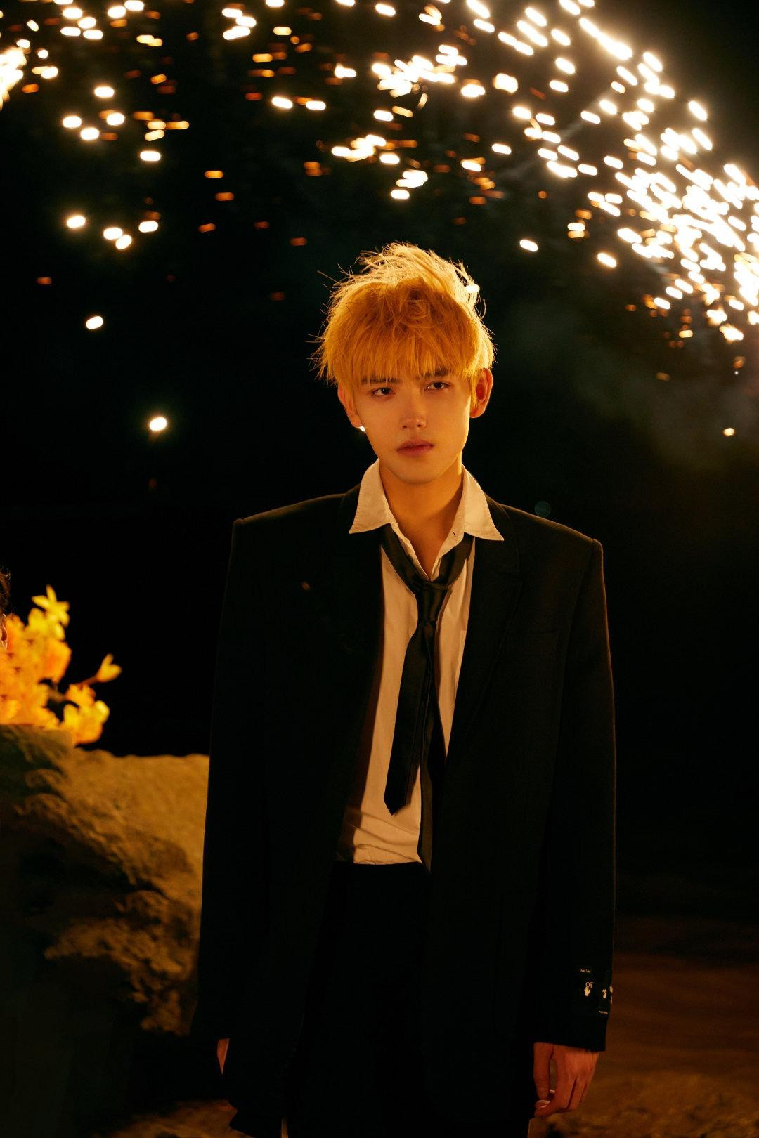 Công chiếu chưa lâu, bộ phim đang đón nhận được nhiều phản hồi tích cực từ công chúng. Phim mở điểm Douban khả quan với 7,2 điểm, hiện tăng lên 7,5 điểm. Chỉ sau 5 tập phim phát sóng, Trần Phi Vũ tăng thêm 40.000 fan và hứa hẹn trở thành diễn viên được săn đón nhất dịp cuối năm 2022. Chỉ số truyền thông của ngôi sao Gen Z vào top 3 trên trang thống kê Vlinkage. Công chiếu chưa lâu, bộ phim đang đón nhận được nhiều phản hồi tích cực từ công chúng. Phim mở điểm Douban khả quan với 7,2 điểm, hiện tăng lên 7,5 điểm. Chỉ sau 5 tập phim phát sóng, Trần Phi Vũ tăng thêm 40.000 fan và hứa hẹn trở thành diễn viên được săn đón nhất dịp cuối năm 2022. Chỉ số truyền thông của ngôi sao Gen Z vào top 3 trên trang thống kê Vlinkage.