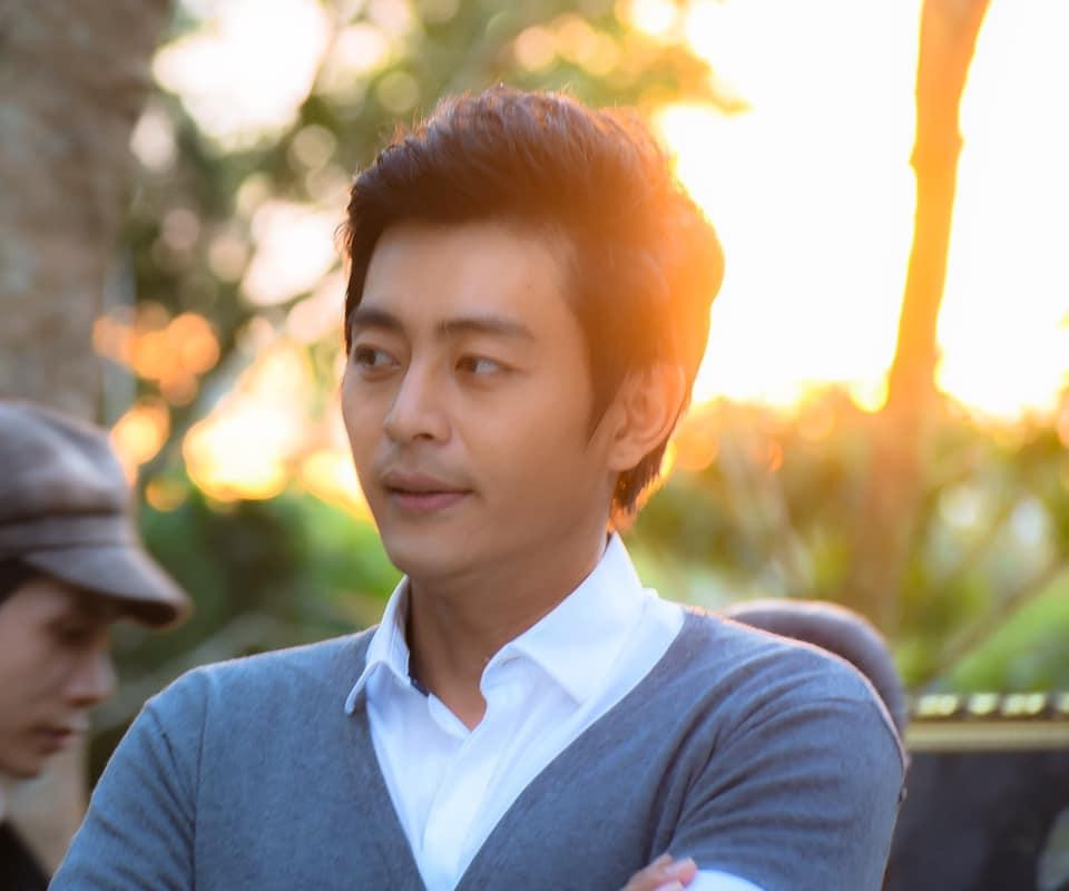 Vẻ điển trai của diễn viên Quốc Huy Vẻ điển trai của diễn viên Quốc Huy