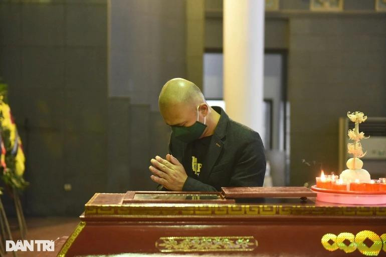 BTV Long Vũ thương tiếc NSƯT Minh Trí (Ảnh: Toàn Vũ).