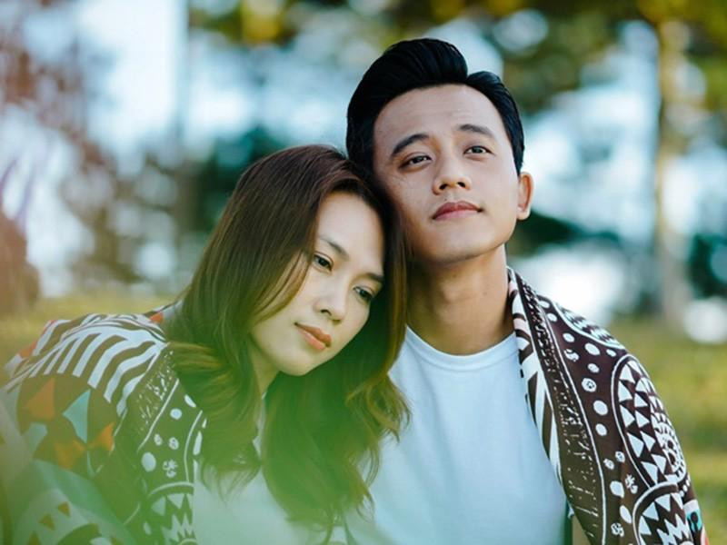 Cặp đôi vướng nghi vấn tình cảm sau khi hợp tác chung dự án phim Chị trợ lý của anh. Mỹ Tâm từng bày tỏ sự cảm mến đối với Mai Tài Phến nhưng cả hai đều không lên tiếng phản hồi bất cứ điều gì về chuyện hẹn hò. Dù vậy, không ít người hâm mộ bày tỏ sự phấn khích nếu thông tin hẹn hò của thần tượng là sự thật.