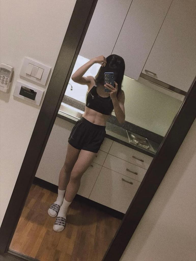 Và thân hình cũng rất chuẩn nhờ chăm chỉ tập luyện