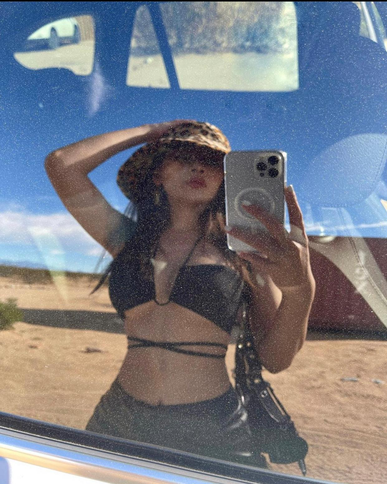 Dù không sở hữu chiều cao nổi bật nhưng người đẹp vẫn khiến nhiều người ghen tỵ vì sắc vóc ngày một gợi cảm.