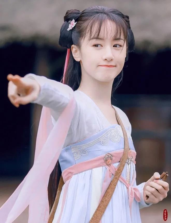 Đặng Luân, Viên Băng Nghiên vướng scandal trốn thuế. Ảnh: Weibo.