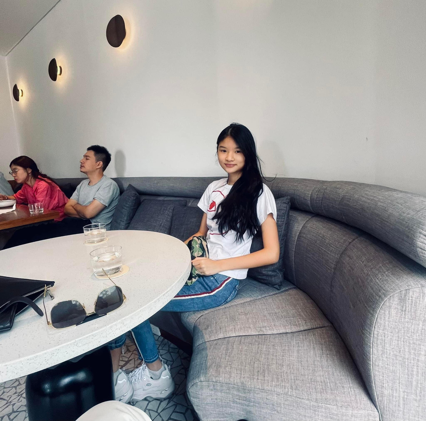 Con gái rượu được bố cưng chiều hết mực. Bảo Tiên là niềm tự hào của Trần Bảo Sơn và Trương Ngọc Ánh vì ngoan ngoãn, học giỏi, càng lớn càng trổ mã, xinh đẹp.