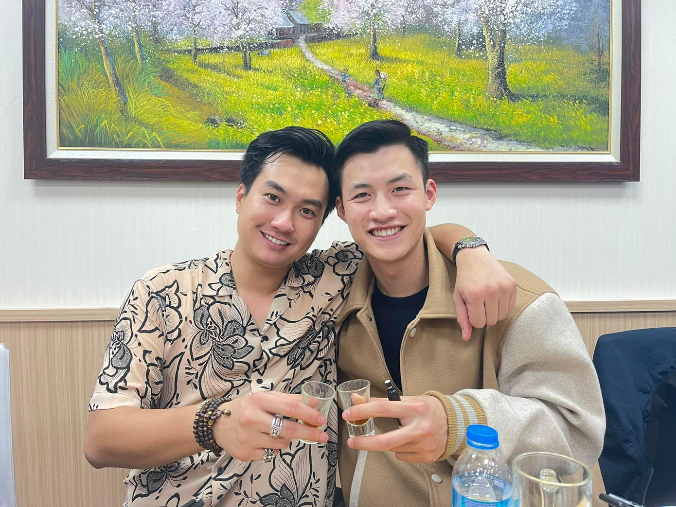 Phạm Anh Tuấn (trái) và Lưu Duy Khánh