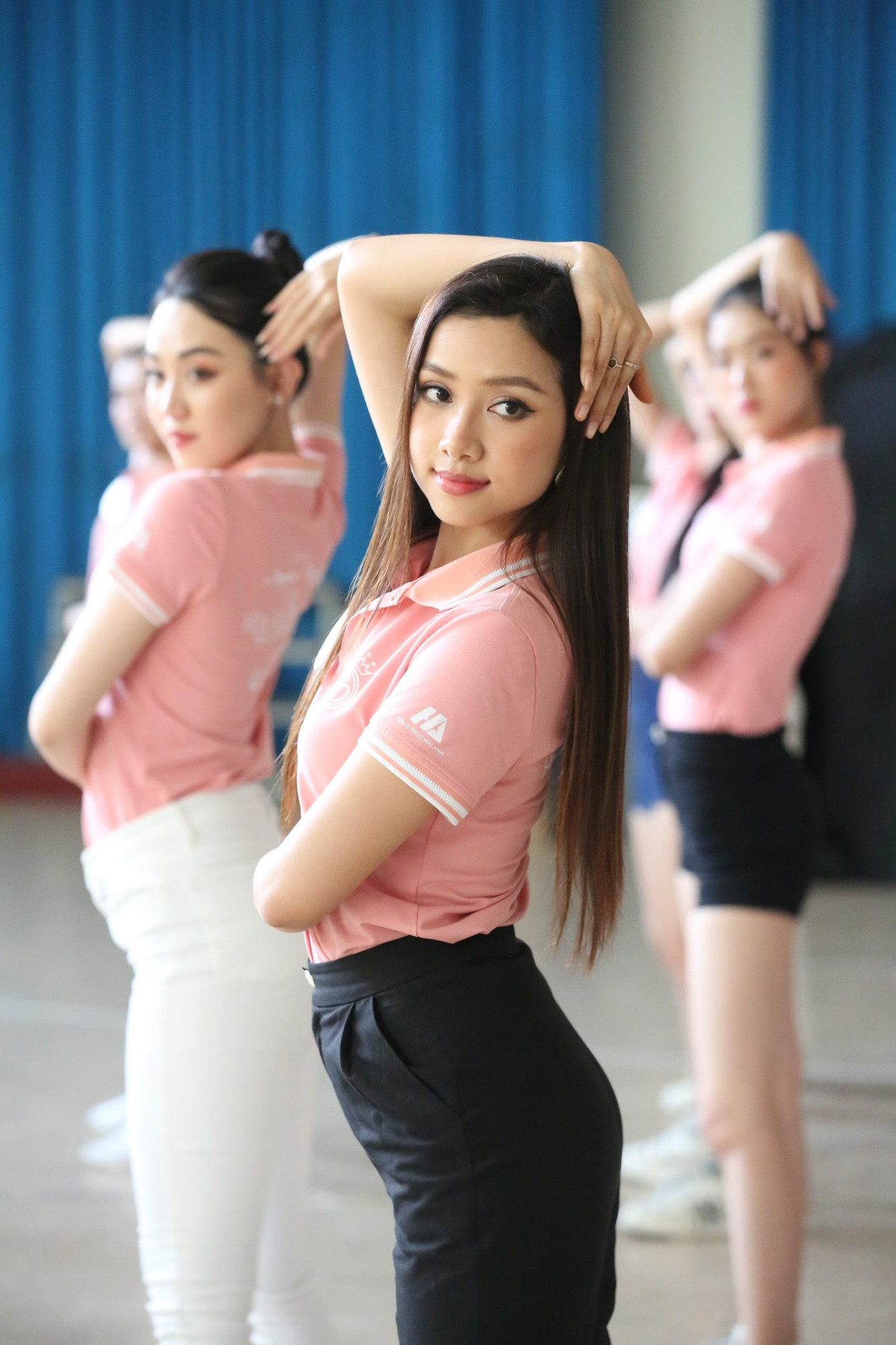 Các cô gái tự tin, căn chỉnh từ nhịp thật nhuần nhuyễn để tỏa sáng vào đêm chung kết.