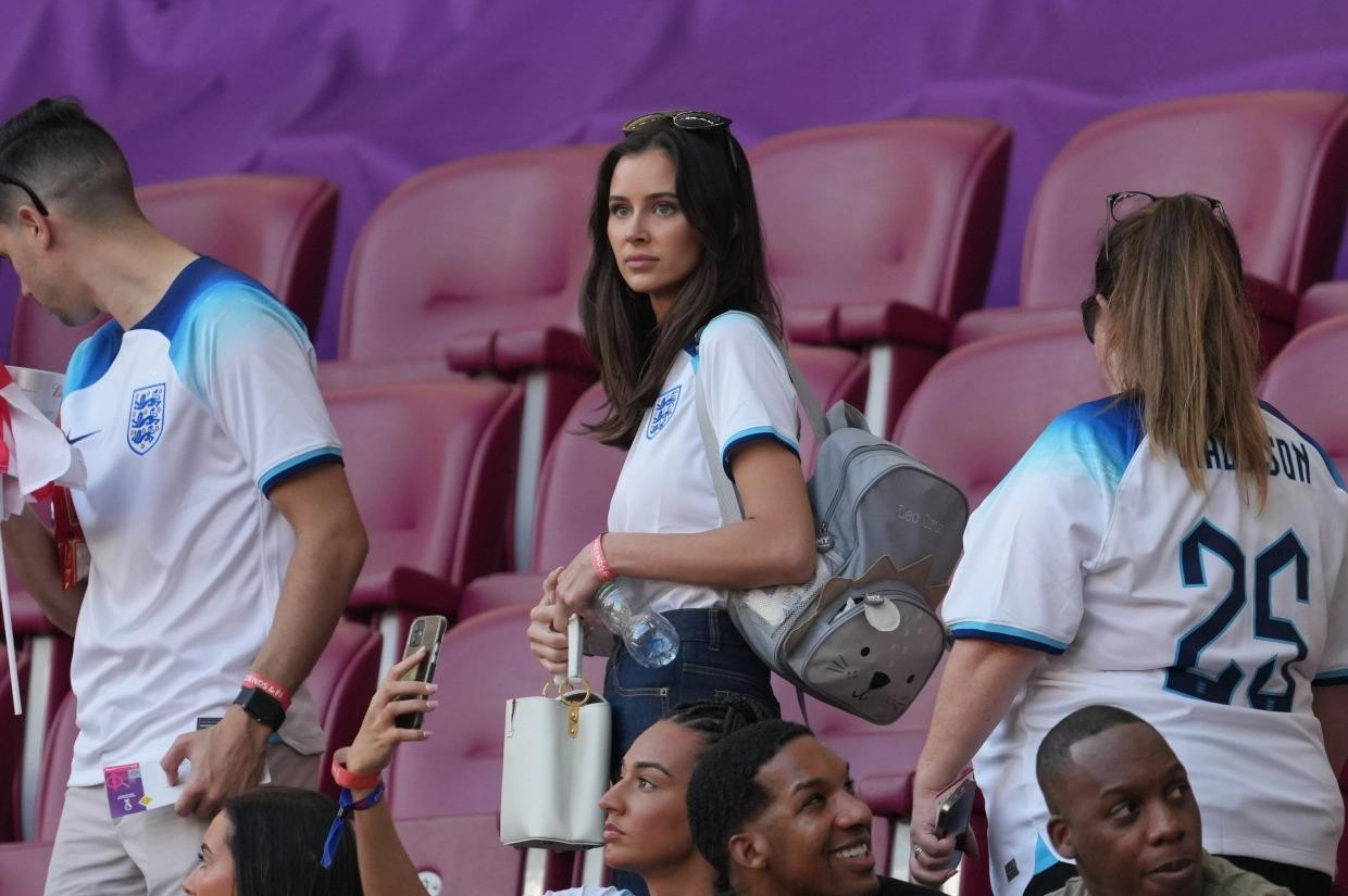 Kennedy Alexa – bạn gái tiền vệ James Maddison cũng góp mặt. Tuy nhiên, cầu thủ thuộc biên chế Leicester City không thể ra sân vì chấn thương. Kennedy Alexa – bạn gái tiền vệ James Maddison cũng góp mặt. Tuy nhiên, cầu thủ thuộc biên chế Leicester City không thể ra sân vì chấn thương.