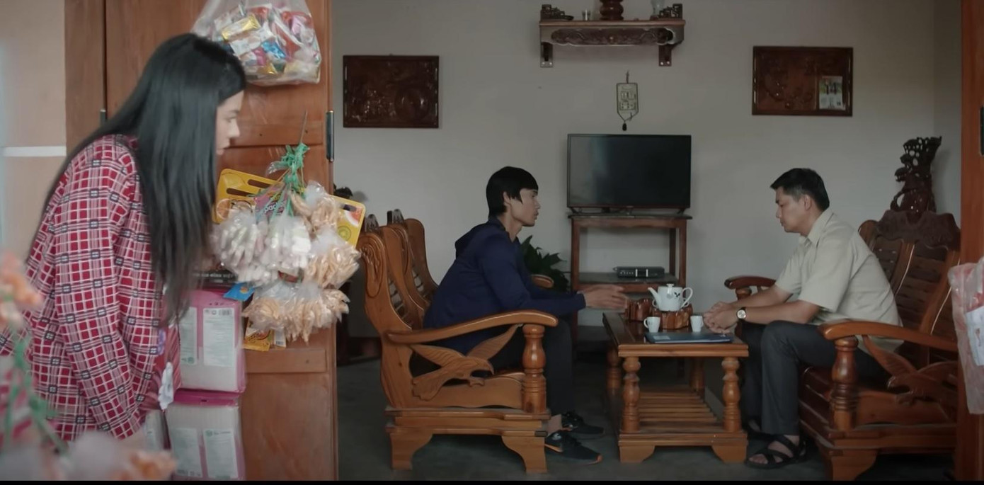 Hào được người dân hối lộ. Ảnh: CMH.