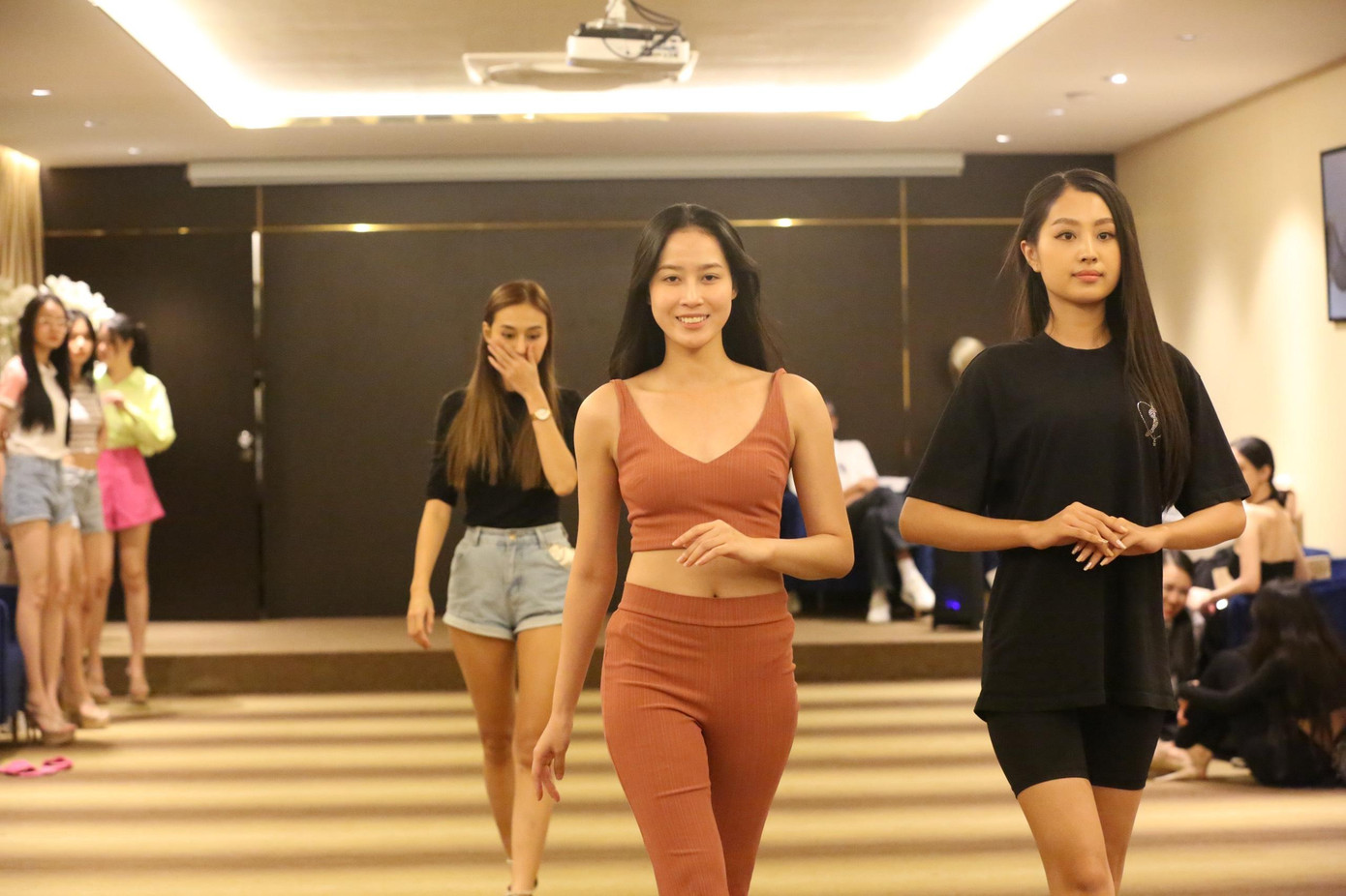 Tuyết Như khen ngợi thái độ cầu tiến, kết nối tốt của thí sinh Hoa hậu Việt Nam. Từng là thí sinh tham gia sân chơi sắc đẹp cách đây ít tháng, HLV Tuyết Như thấu hiểu được cảm xúc của các cô gái và cố gắng tạo không khí thoải mái, thuận lợi suốt quá trình luyện tập. Tuyết Như khen ngợi thái độ cầu tiến, kết nối tốt của thí sinh Hoa hậu Việt Nam. Từng là thí sinh tham gia sân chơi sắc đẹp cách đây ít tháng, HLV Tuyết Như thấu hiểu được cảm xúc của các cô gái và cố gắng tạo không khí thoải mái, thuận lợi suốt quá trình luyện tập.