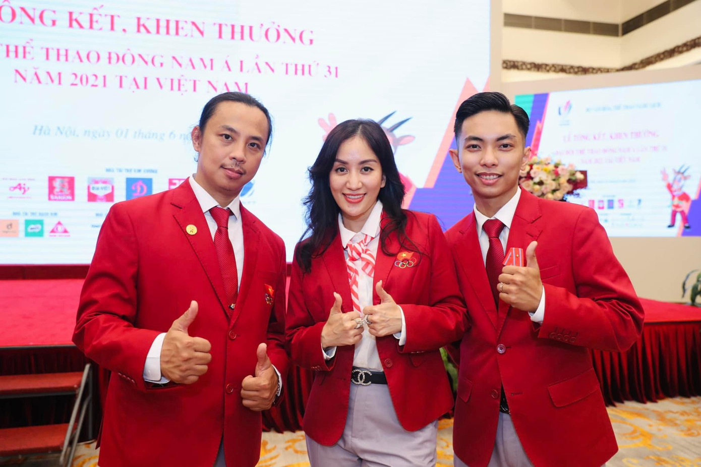 Khánh Thi cùng Chí Anh giữ vai trò huấn luyện viên trưởng của đội tuyển dancesport Việt Nam tại kỳ SEA Games 31.