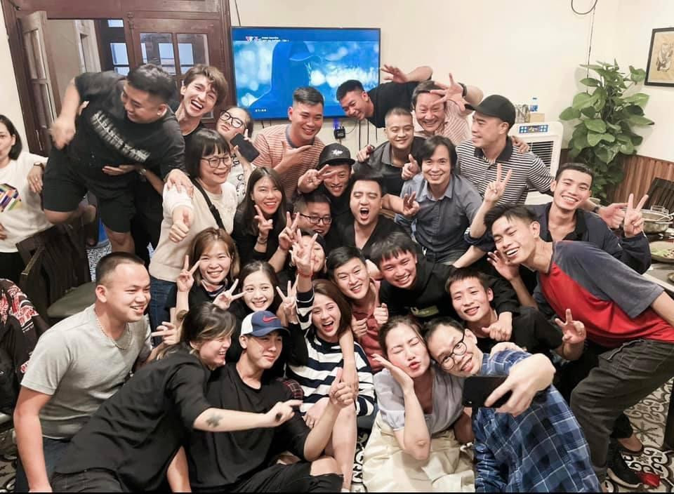 Ảnh đoàn phim được NSƯT Hoàng Hải chia sẻ