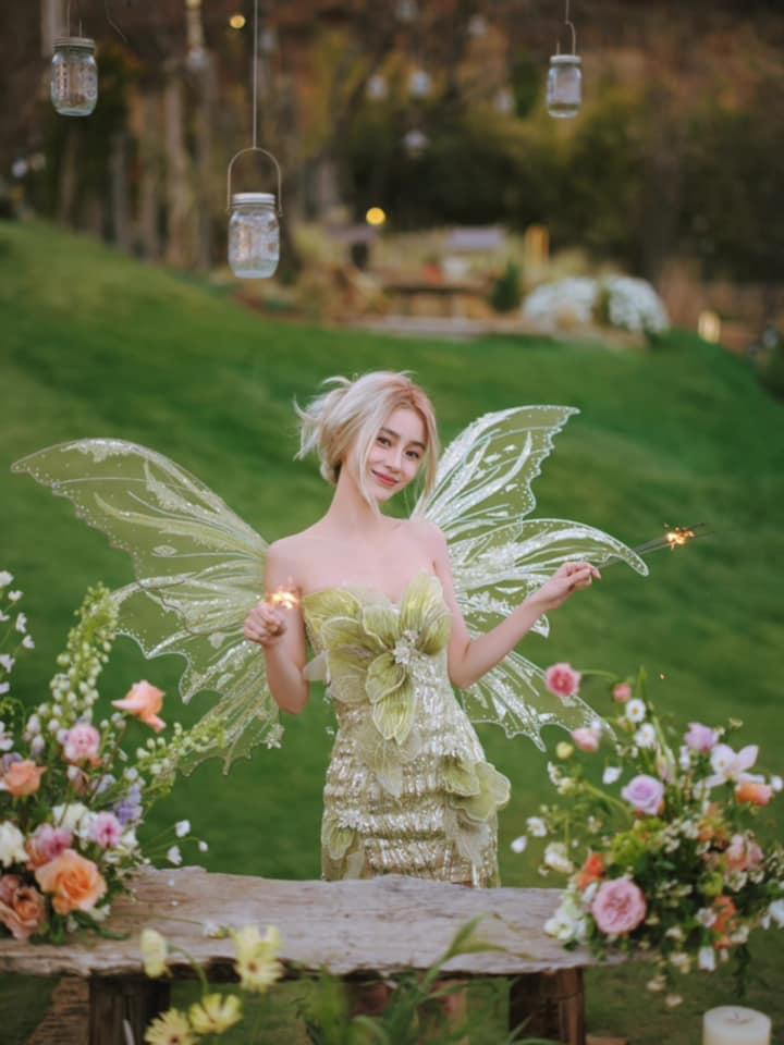 Cuối tháng 1/2022, Angela Baby và Huỳnh Hiểu Minh khiến giới giải trí châu Á sốc khi tuyên bố ly hôn sau 7 năm “đầu gối tay ấp”. Cặp đôi thống nhất cùng nhau nuôi con trai, đồng thời thoả thuận quy tắc &quot;3 không&quot; bao gồm không tranh giành tài sản, không giành quyền nuôi con và không tung tin nói xấu đối phương.