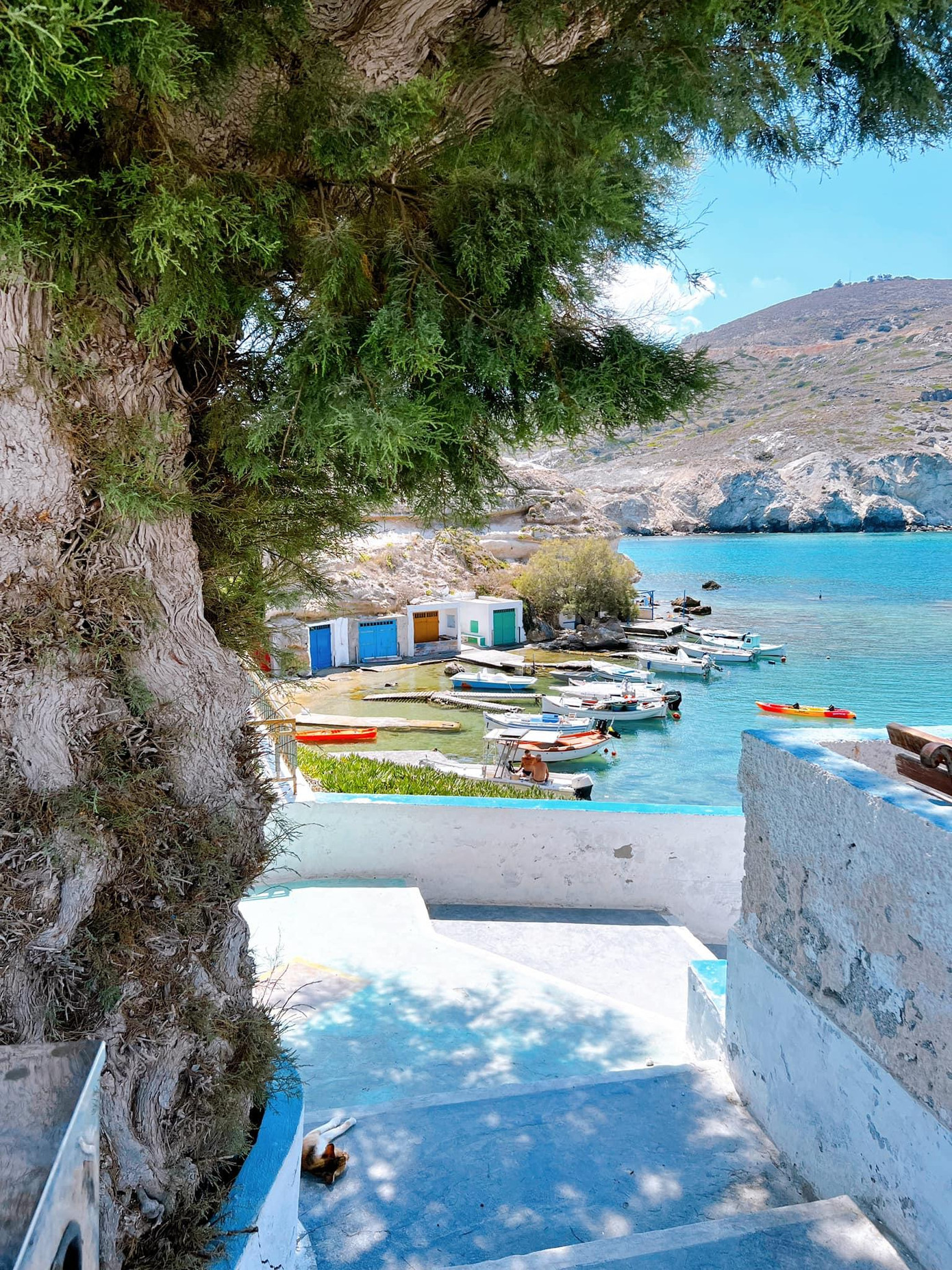 Hai vợ chồng Ngô Thanh Vân - Huy Trần đi du lịch tại Milos (Hy Lạp). Ảnh: FBNV