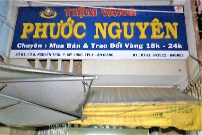 Công an khởi tố tội trốn thuế xảy ra tại tiệm vàng Phước Nguyên (Ảnh: Nghiêm Túc).
