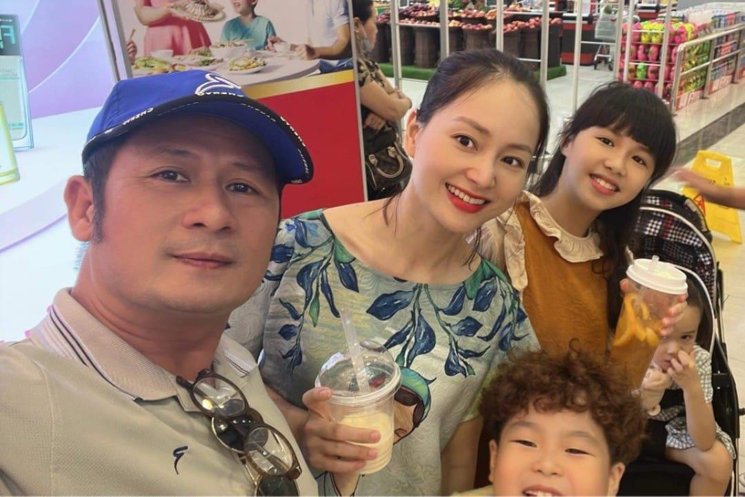 Mẹ con Sam So bất ngờ gặp ca sĩ Bằng Kiều trong trung tâm thương mại Mẹ con Sam So bất ngờ gặp ca sĩ Bằng Kiều trong trung tâm thương mại