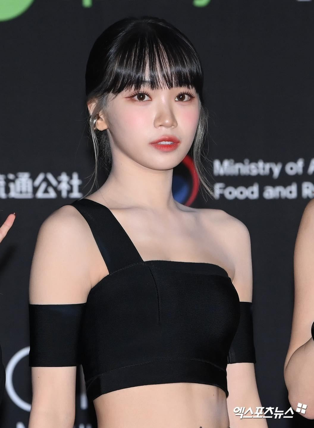 Kim Chaewon gây chú ý bởi phong cách nổi bật. Ảnh: MHNSports.