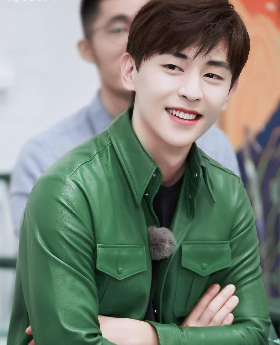 Người hâm mộ không quay lưng với Đặng Luân sau scandal trốn thuế. Người hâm mộ không quay lưng với Đặng Luân sau scandal trốn thuế.