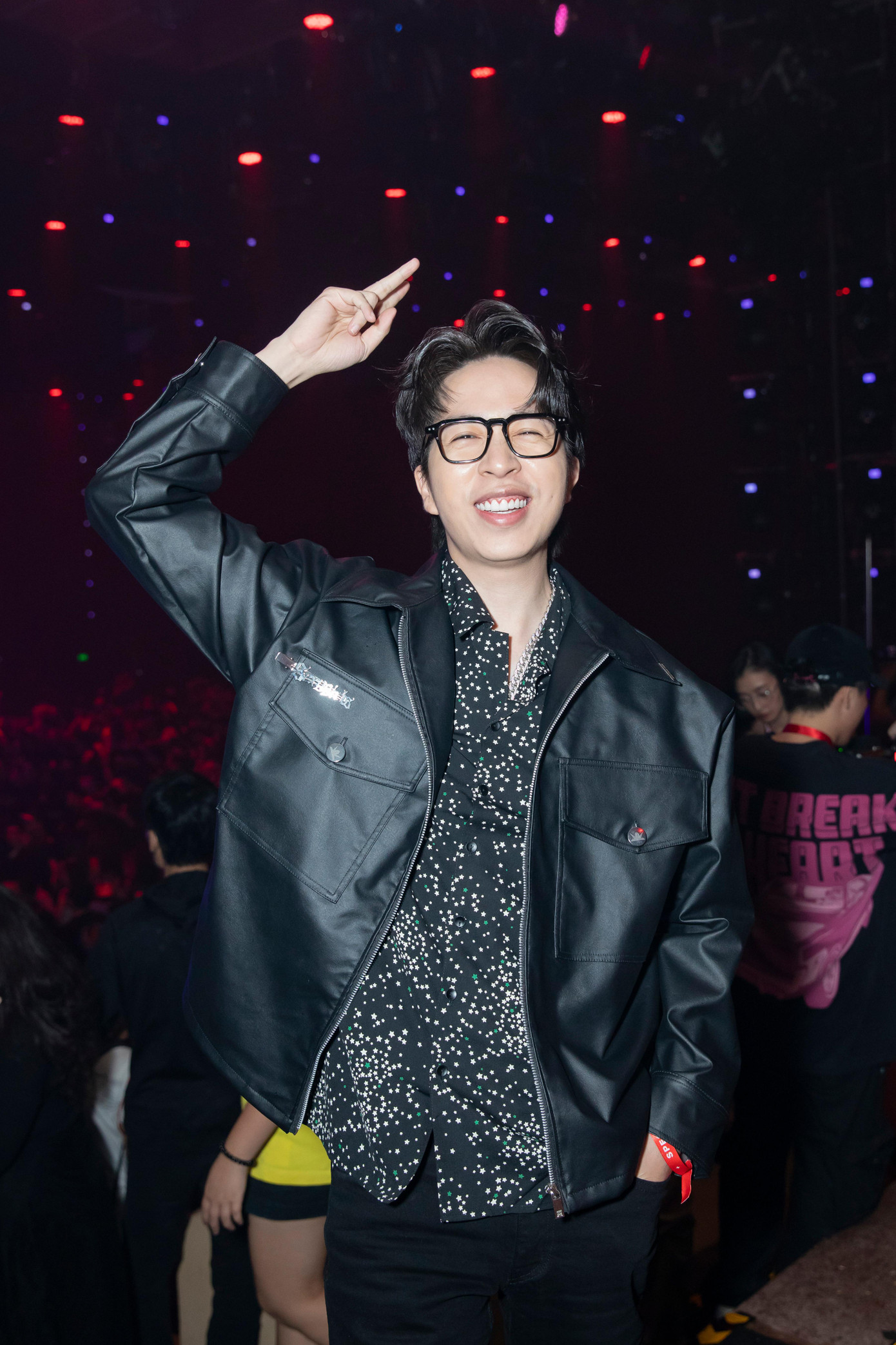 ViruSs (trái) và VJ Dustin Phúc Nguyễn. ViruSs (trái) và VJ Dustin Phúc Nguyễn.