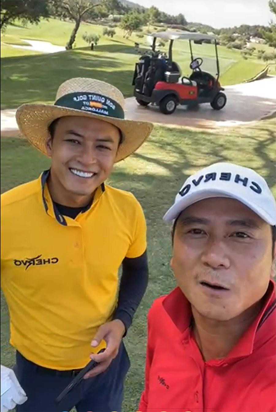 Nam diễn viên 37 tuổi và nam nhạc sĩ 42 tuổi check-in tại sân golf