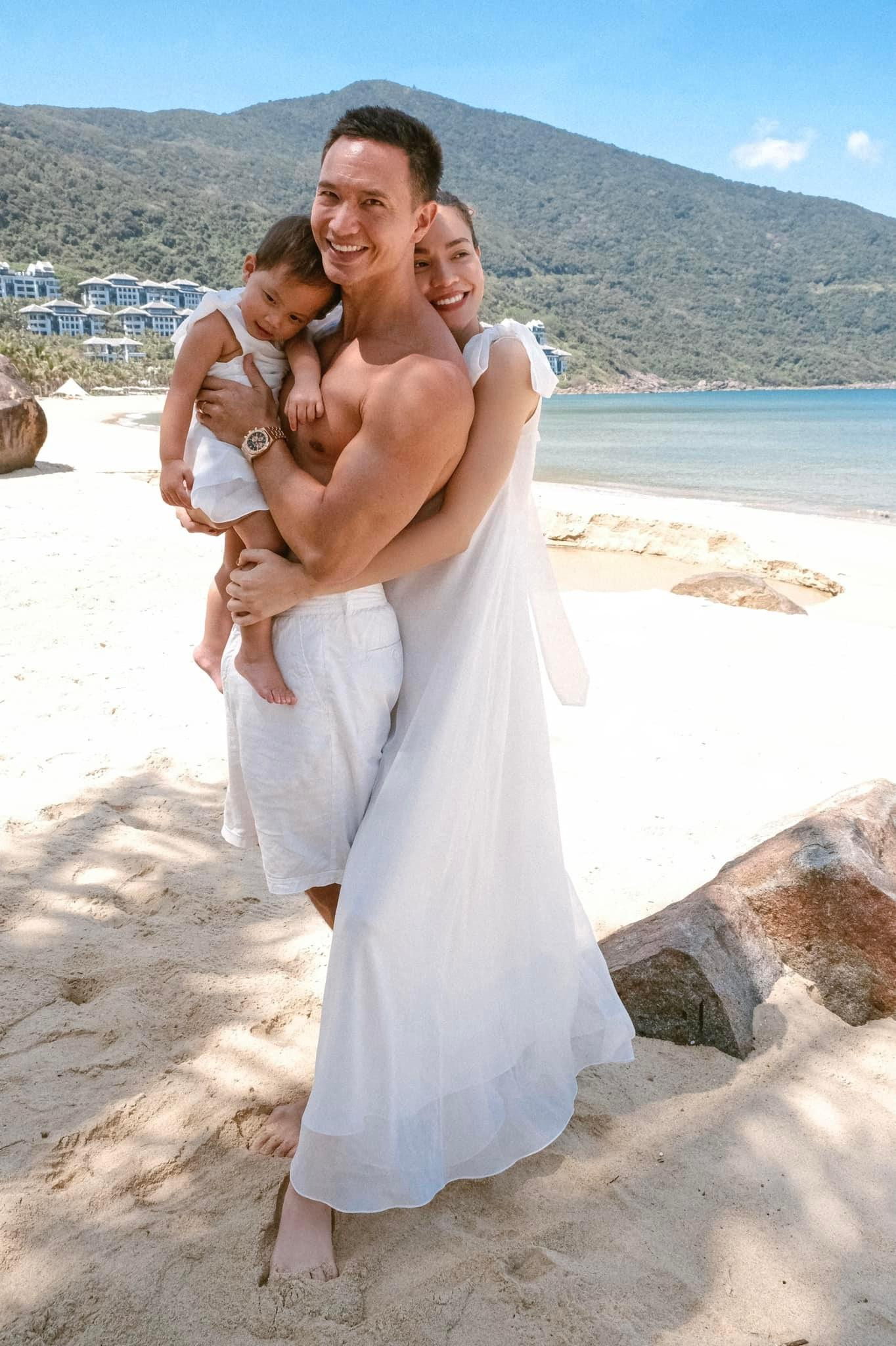 Thay vì du lịch ở Phú Quốc, Nha Trang như mọi lần, nữ ca sĩ đã chọn một resort 5 sao ở Đà Nẵng để tận hưởng sang trọng, đảm bảo sự riêng tư.