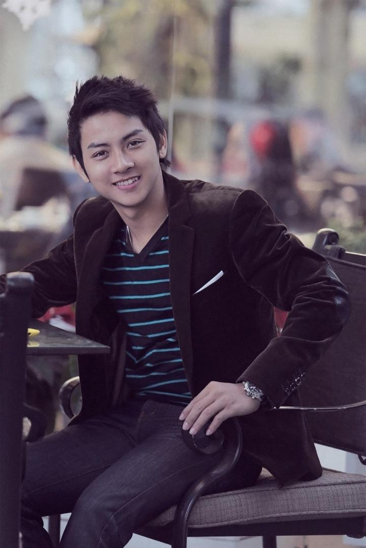 Hoài Lâm thời còn hoạt động trong Showbiz. Hoài Lâm thời còn hoạt động trong Showbiz.