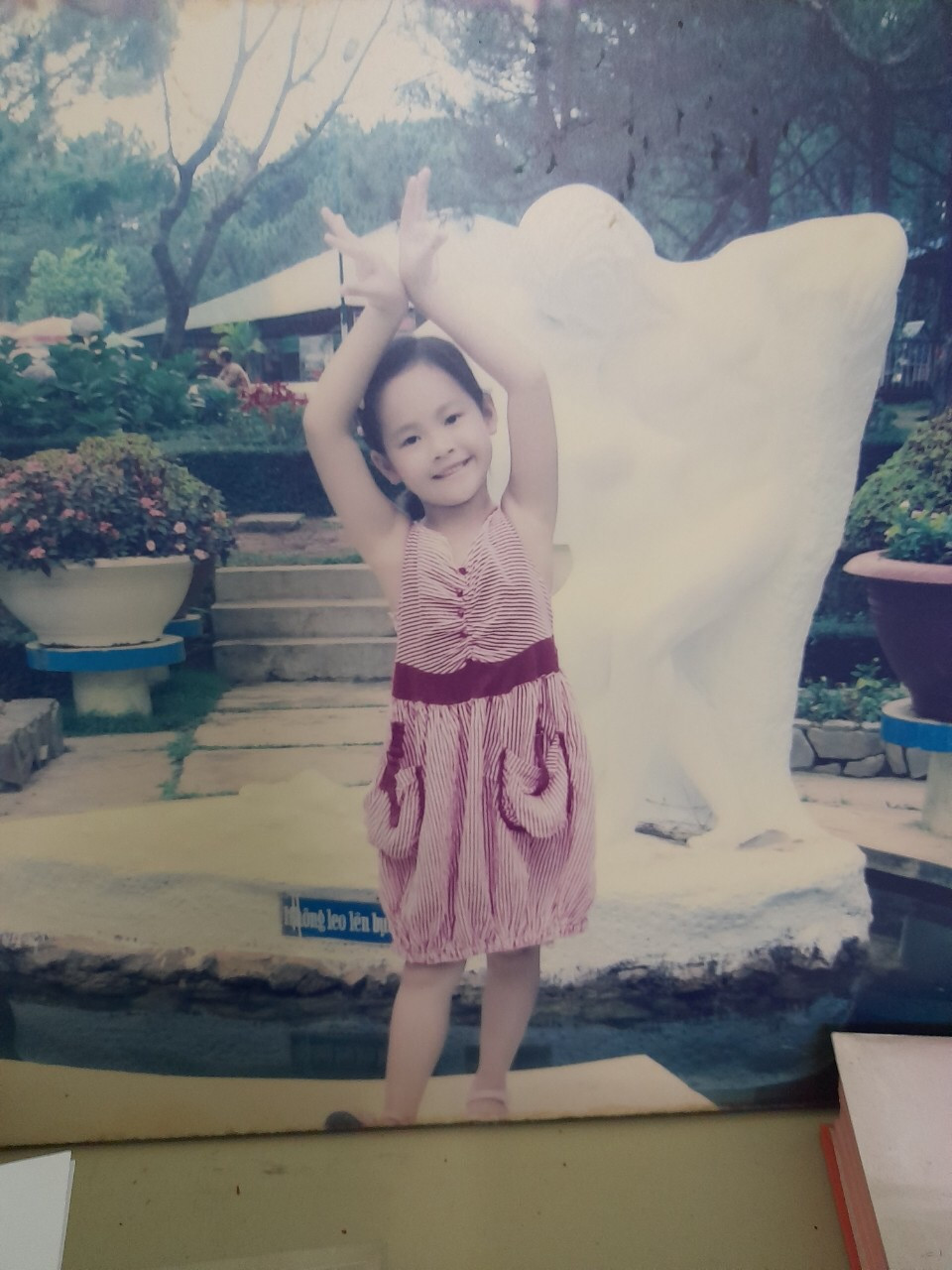 Hình ảnh ngày nhỏ của Á hậu Trịnh Thùy Linh được gia đình chia sẻ với Tiền Phong. Hình ảnh ngày nhỏ của Á hậu Trịnh Thùy Linh được gia đình chia sẻ với Tiền Phong.