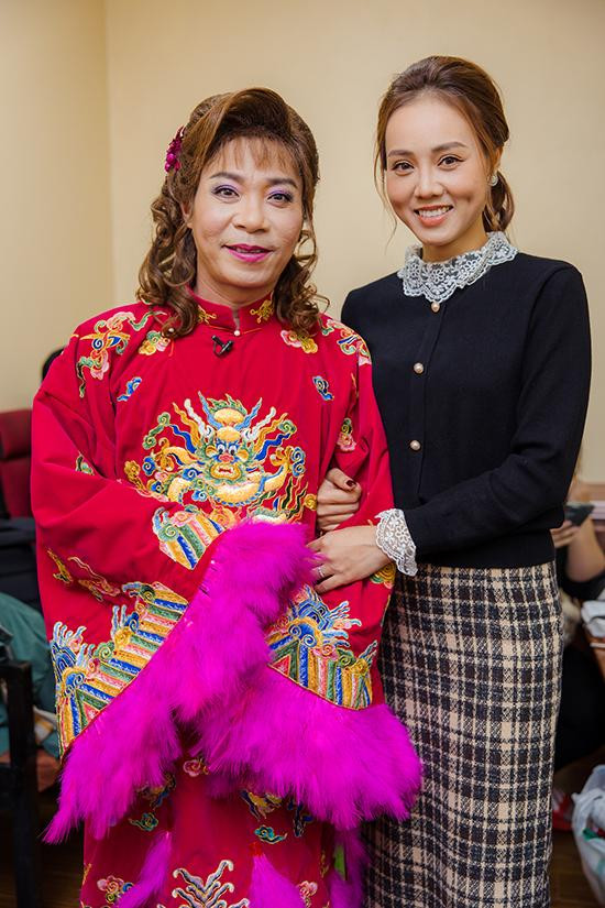 Vì bận rộn với công việc nên sau đám cưới, cặp đôi vẫn chưa có thời gian đi hưởng tuần trăng mật. Ngọc Hà thường xuyên kề cạnh chồng trong công việc. Tại buổi ghi hình Táo Quân 2021, cô giúp ông xã chỉnh lại tóc giả, lớp trang điểm để có ngoại hình hoàn hảo trước khi lên sân khấu.