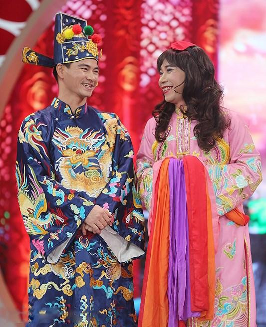 Bộ phục trang năm 2017 của Nam Tào - Bắc Đẩu được khán giả nhận xét là đẹp mắt nhất với họa tiết vô cùng cầu kỳ Bộ phục trang năm 2017 của Nam Tào - Bắc Đẩu được khán giả nhận xét là đẹp mắt nhất với họa tiết vô cùng cầu kỳ