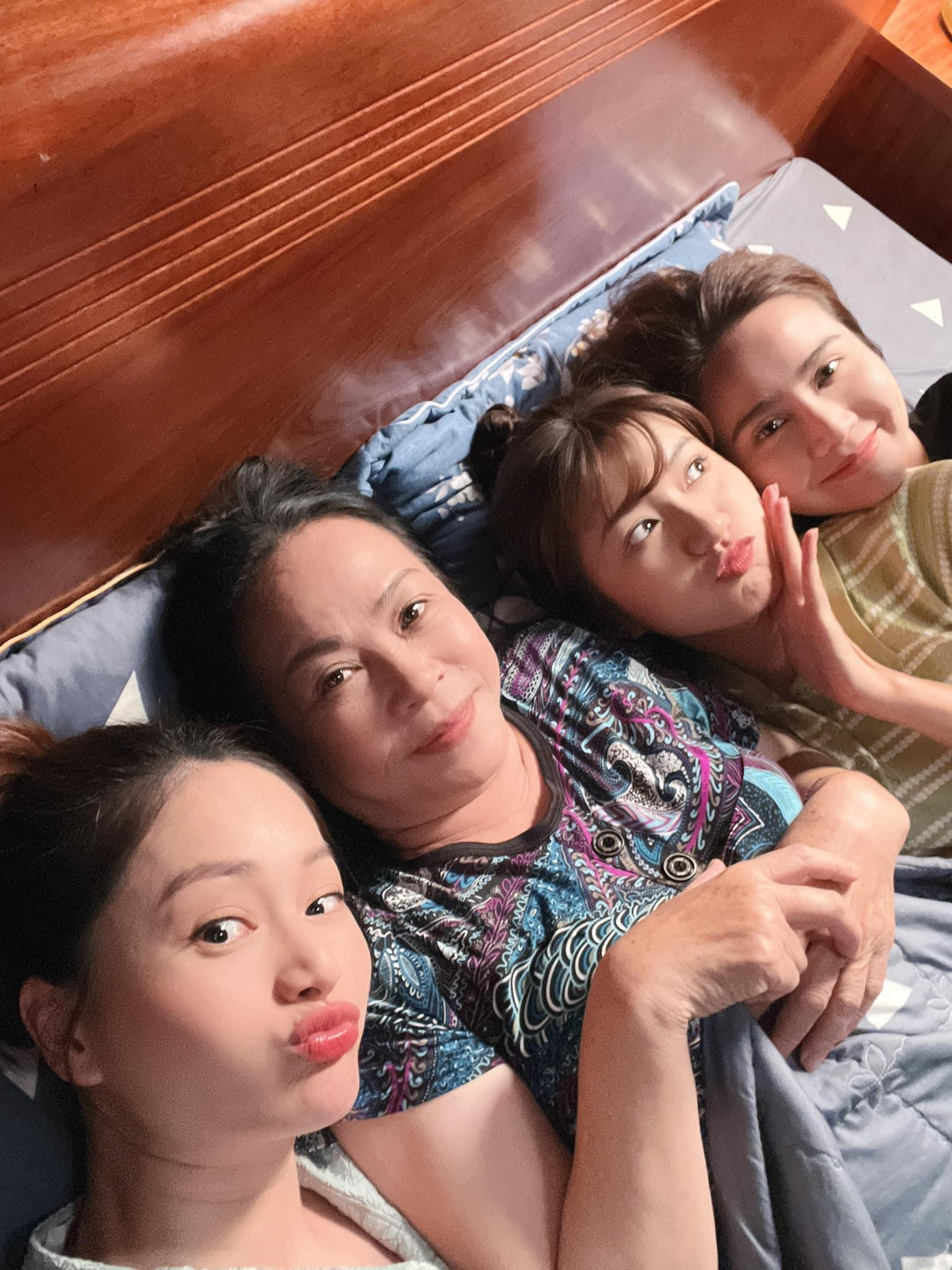 Hậu trường phim cũng được Lan Phương chia sẻ lên mạng xã hội Hậu trường phim cũng được Lan Phương chia sẻ lên mạng xã hội