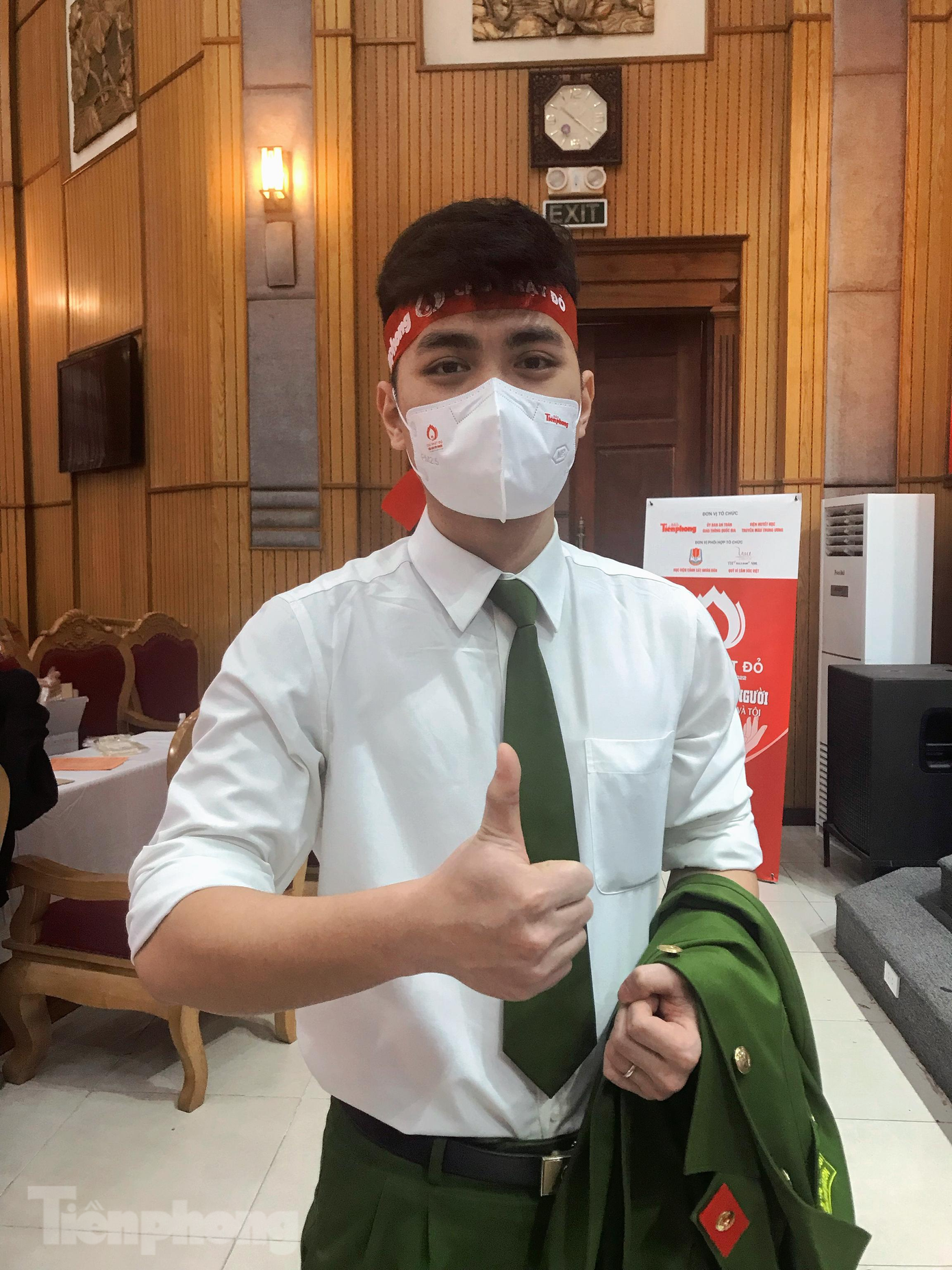 Nguyễn Minh Hoàng, Học viên Học viện Cảnh sát Nhân dân tham gia hiến máu tại Chủ nhật Đỏ Nguyễn Minh Hoàng, Học viên Học viện Cảnh sát Nhân dân tham gia hiến máu tại Chủ nhật Đỏ