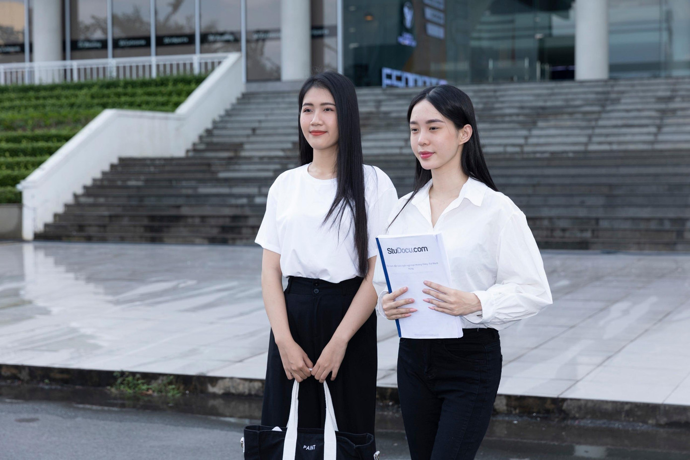 Buổi trải nghiệm công việc chuyển trọ của hai thí sinh Hoa hậu Việt Nam 2022 cùng chú Minh cô đơn. Buổi trải nghiệm công việc chuyển trọ của hai thí sinh Hoa hậu Việt Nam 2022 cùng chú Minh cô đơn.