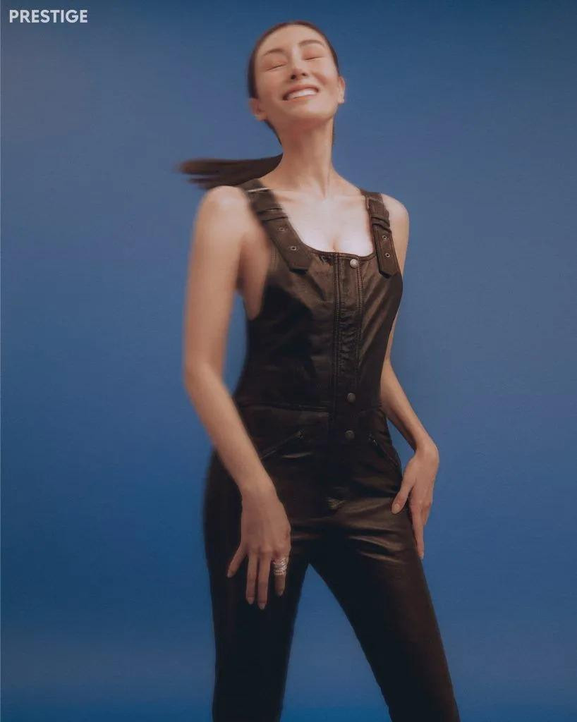 Ở độ tuổi 52, sức khỏe là điều diễn viên quan tâm hàng đầu. Cô thường xuyên lui tới phòng tập gym, tham gia hoạt động ngoài trời, ăn ngủ điều độ và chọn thực phẩm giàu chất chống oxy hóa.