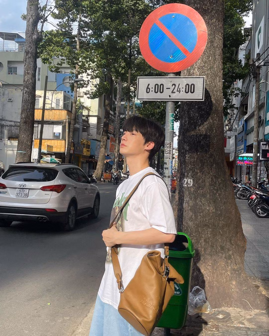 Ahn Jae Hyun check-in tại đường phố ở TP.HCM. Ảnh: Instagram