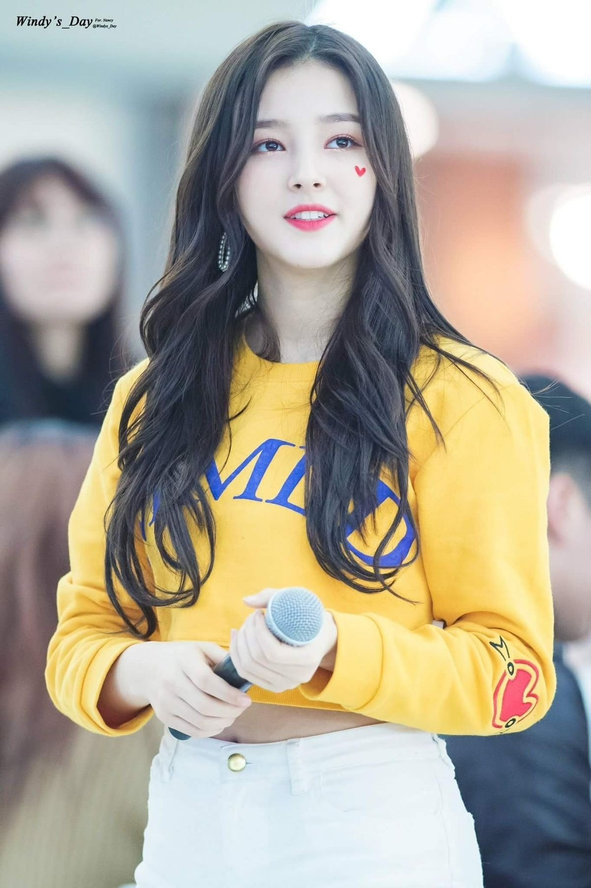 Thường xuyên góp mặt trong các bảng xếp hạng nhan sắc, không ngạc nhiên khi Nancy xếp ở vị trí thứ hai trong danh sách 100 gương mặt đẹp nhất thế giới năm 2022. Thành viên nhóm nhạc Momoland xếp sau cựu thiên thần Victoria&apos;s Secret Jasmine Tookes và vượt qua nhiều cái tên “sừng sỏ” như Lisa (Black Pink), Tzuyu (TWICE)… Ảnh: Pinterest.