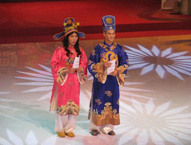 Năm 2009, "Cô Đẩu" diện tông hồng nữ tính, sắc xanh của Nam Tào cũng được sử dụng thường xuyên trong các năm sau này Năm 2009, "Cô Đẩu" diện tông hồng nữ tính, sắc xanh của Nam Tào cũng được sử dụng thường xuyên trong các năm sau này