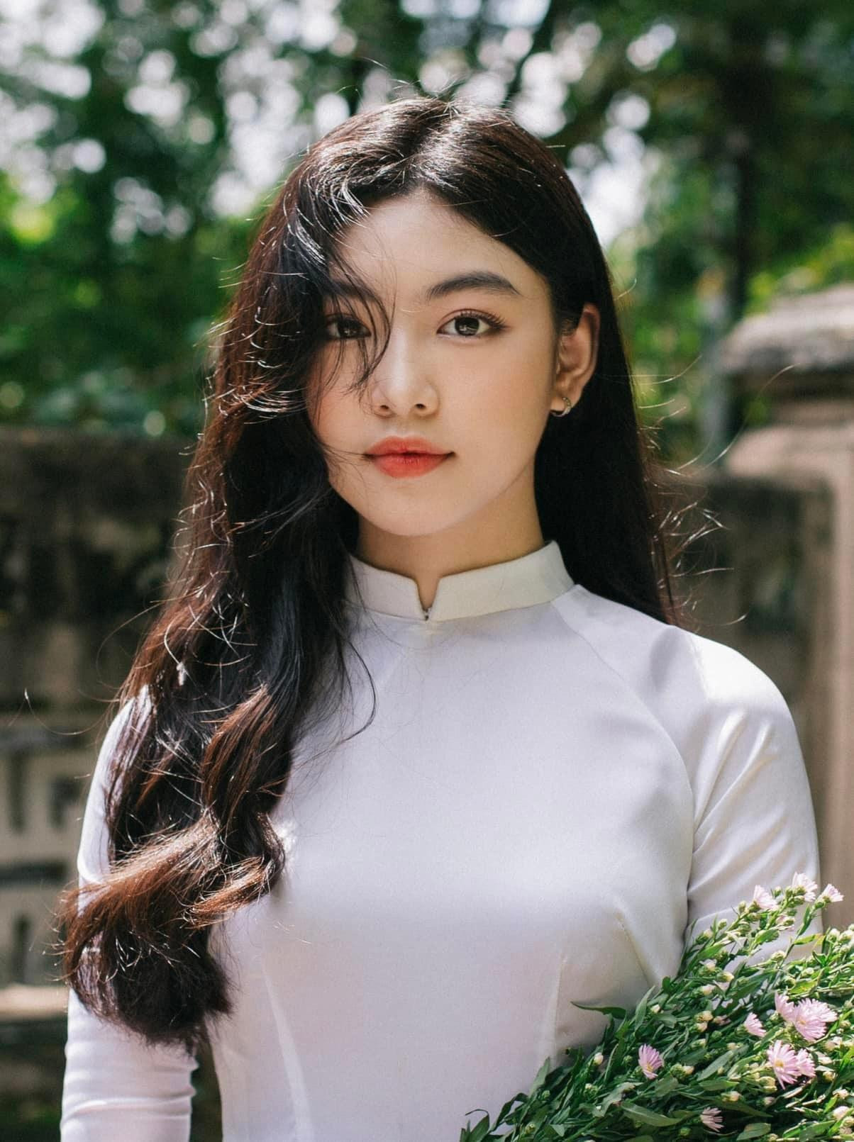 Hai con gái xinh hơn hoa của MC Quyền Linh - Doanh nhân Dạ Thảo Hai con gái xinh hơn hoa của MC Quyền Linh - Doanh nhân Dạ Thảo