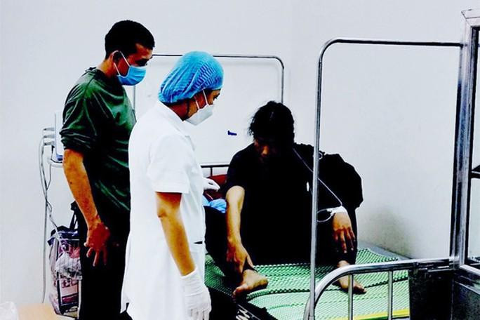 Nữ bệnh nhân nhập viện có nhiều biểu hiện suy nhược thần kinh. Ảnh: Thạch Quý