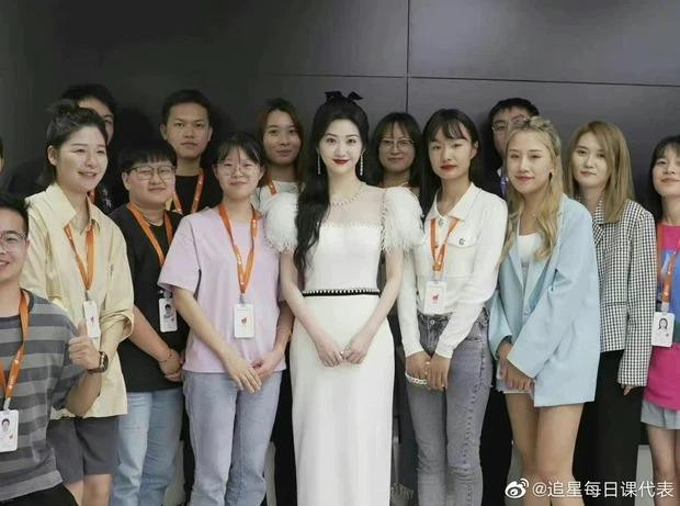 Nhan sắc của Cảnh Điềm bất chấp camera thường. Ảnh: Sohu.