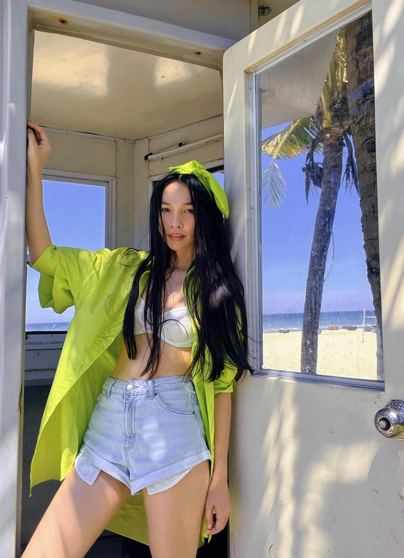 Phong cách trẻ trung, năng động không thua kém những cô gái tuổi teen của Hiền Thục.