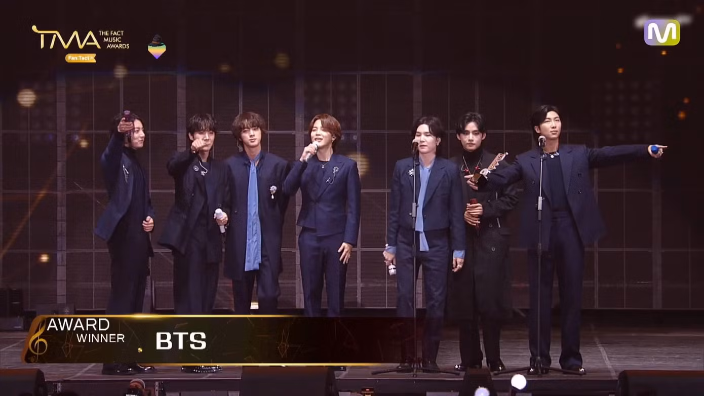Ngày 8/10, lễ trao giải The Fact Music Awards 2022 được tổ chức tại Olympic Park KSPO DOME ở Jamsil-dong, Songpa-gu, Seoul quy tụ nhiều nhóm nhạc thần tượng nổi tiếng như BTS, Stray Kids, IVE, New Jeans, ITZY…