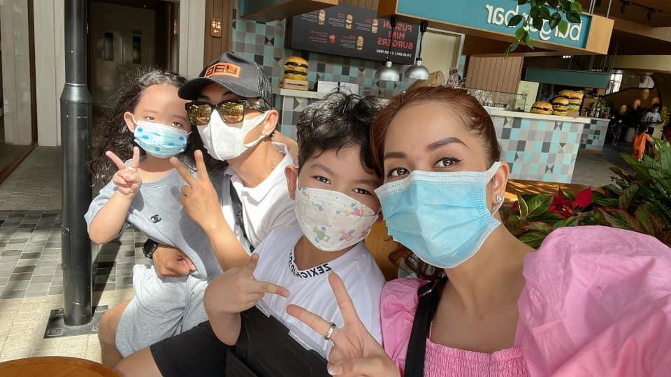 Gia đình Khánh Thi - Phan Hiển bắt đầu chuyến nghỉ dưỡng ở Vũng Tàu.