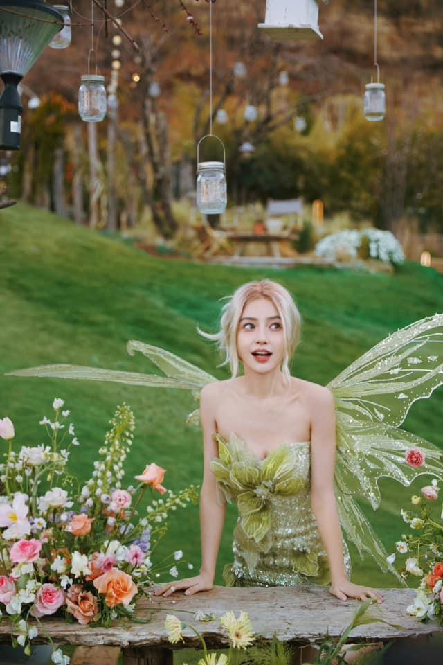 Thời gian qua, Angela Baby tất bật với hoạt động riêng. Cô chăm đi sự kiện, quảng bá hình ảnh cho thương hiệu. Nữ diễn viên đón sinh nhật sớm hơn 2 ngày hôm 26/2 cùng người hâm mộ. Nhiều đồng nghiệp thân thiết trong giới như Dương Mịch, Vương Tổ Lam, Nghê Ni, Đặng Siêu,…đều gửi lời chúc mừng tuổi mới đến mỹ nhân.