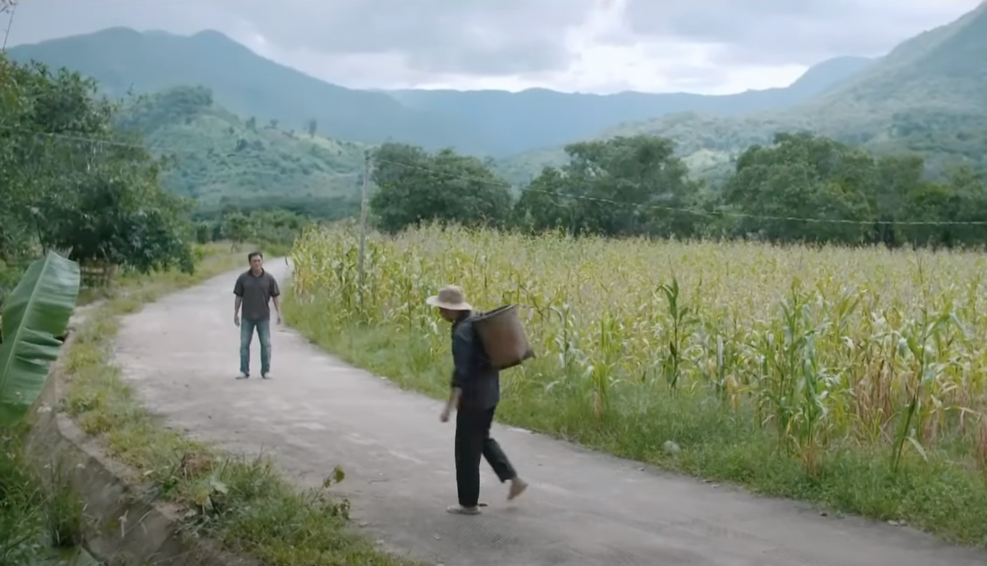 Mô Gù bị Khoản tra hỏi. Ảnh: CMH.